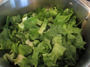 http://learnfromyesterday.com/2014/08/19/escarole-soup-chicken-sausage-navy-beans/