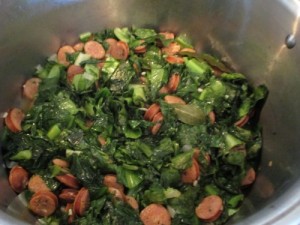 http://learnfromyesterday.com/2014/08/19/escarole-soup-chicken-sausage-navy-beans/