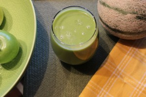 Awesome Green Smoothie with Spinach, Asparagus, and Fruit